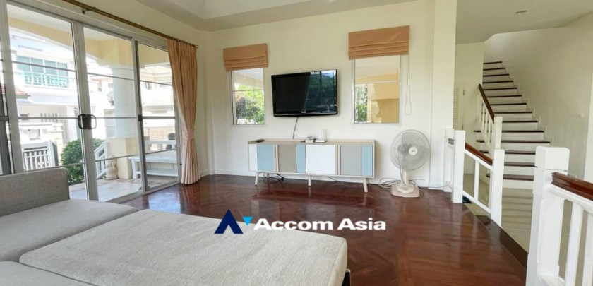  3 Bedrooms  House For Sale in Pattanakarn, Bangkok  near ARL Ban Thap Chang (AA14636)