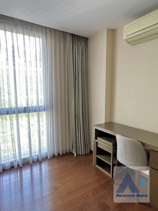  2 Bedrooms  Condominium For Rent & Sale in Sathorn, Bangkok  near BTS Chong Nonsi (AA14772)