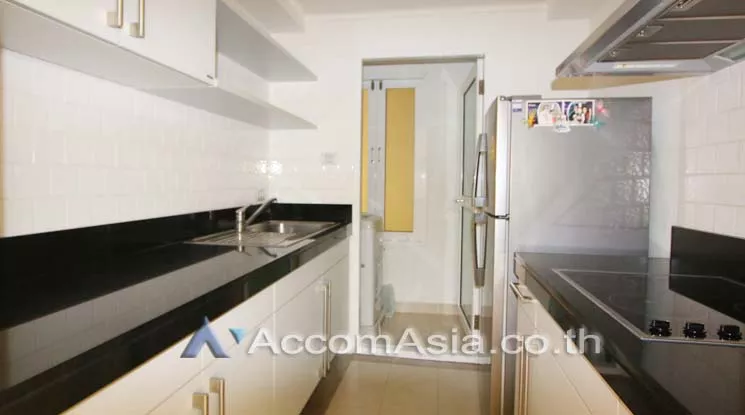  2 Bedrooms  Condominium For Rent in Ploenchit, Bangkok  near BTS Ploenchit (AA14881)