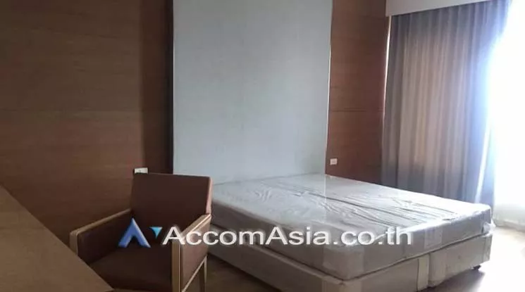  2 Bedrooms  Condominium For Rent in Ploenchit, Bangkok  near BTS Chitlom (AA14903)