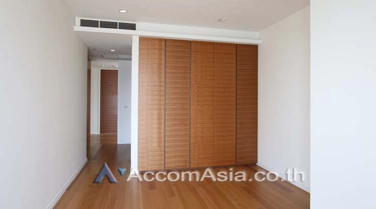 13  4 br Condominium For Sale in Charoennakorn ,Bangkok BTS Krung Thon Buri at The River Condominium AA14941