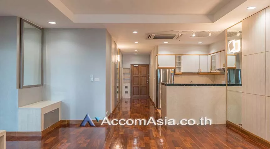  2 Bedrooms  Condominium For Rent in Ploenchit, Bangkok  near BTS Chitlom (AA14997)