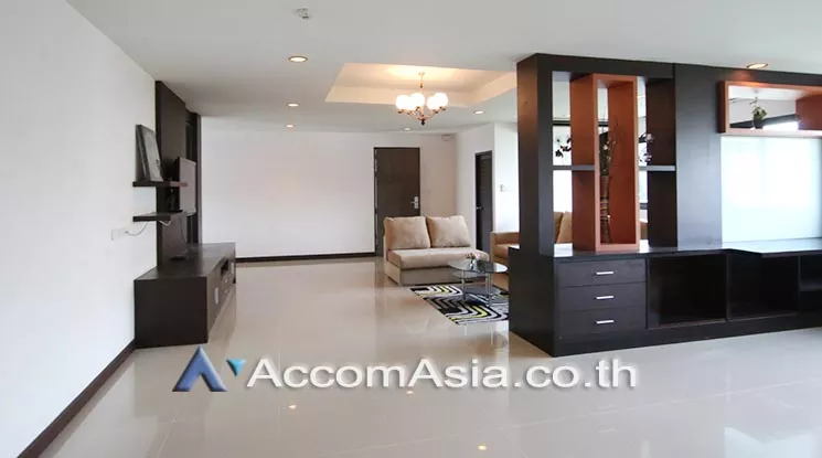 Pet friendly |  3 Bedrooms  Apartment For Rent in Sukhumvit, Bangkok  near BTS Ekkamai (AA15079)