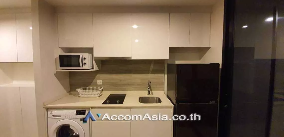  1 Bedroom  Condominium For Rent in Ploenchit, Bangkok  near BTS Ploenchit (AA15114)