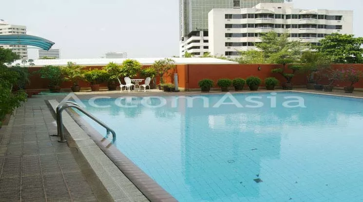  3 Bedrooms  Apartment For Rent in Sukhumvit, Bangkok  near BTS Phrom Phong (AA15291)