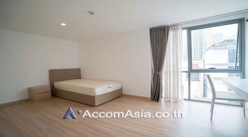  2 Bedrooms  Apartment For Rent in Sukhumvit, Bangkok  near BTS Phrom Phong (AA15299)