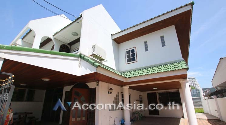 Home Office |  3 Bedrooms  House For Rent in Sukhumvit, Bangkok  near BTS Phra khanong (AA15384)