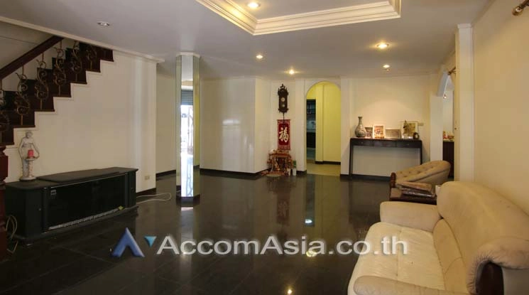 Home Office |  3 Bedrooms  House For Rent in Sukhumvit, Bangkok  near BTS Phra khanong (AA15384)