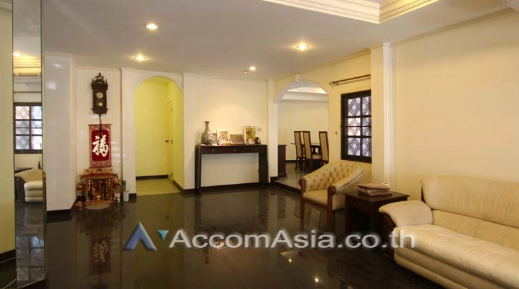 Home Office |  3 Bedrooms  House For Rent in Sukhumvit, Bangkok  near BTS Phra khanong (AA15384)