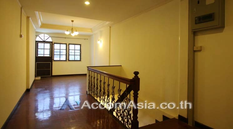 8  3 br House For Rent in sukhumvit ,Bangkok BTS Phra khanong AA15384