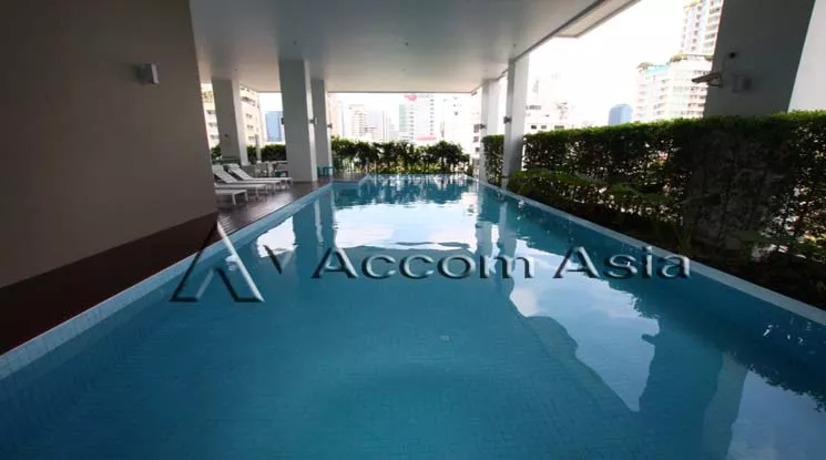  3 Bedrooms  Apartment For Rent in Sukhumvit, Bangkok  near BTS Phrom Phong (AA15482)