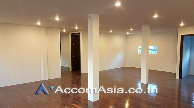 Home Office |  3 Bedrooms  House For Rent & Sale in Sukhumvit, Bangkok  near BTS Ekkamai (AA15496)