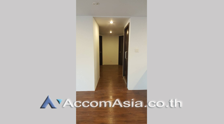 Home Office |  3 Bedrooms  House For Rent & Sale in Sukhumvit, Bangkok  near BTS Ekkamai (AA15496)