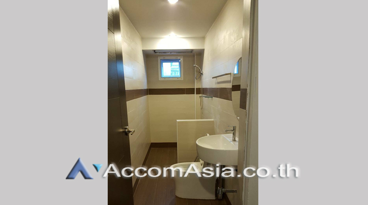 Home Office |  3 Bedrooms  House For Rent & Sale in Sukhumvit, Bangkok  near BTS Ekkamai (AA15496)