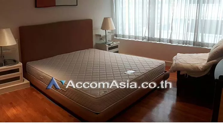  1 Bedroom  Condominium For Rent in Ploenchit, Bangkok  near BTS Chitlom (AA15540)