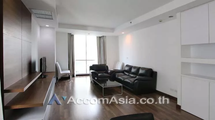  2 Bedrooms  Condominium For Rent in Ploenchit, Bangkok  near BTS Ratchadamri (AA15563)