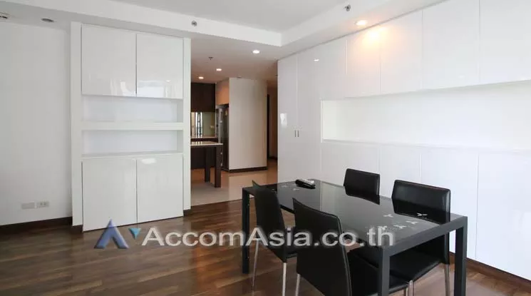  2 Bedrooms  Condominium For Rent in Ploenchit, Bangkok  near BTS Ratchadamri (AA15563)