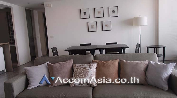  3 Bedrooms  Condominium For Rent in Charoennakorn, Bangkok  near BTS Krung Thon Buri (AA15589)