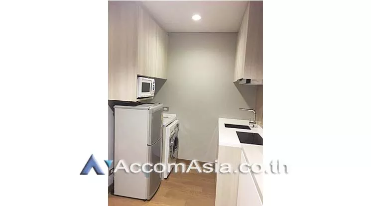  1 Bedroom  Condominium For Rent in Sukhumvit, Bangkok  near BTS Phrom Phong (AA15610)