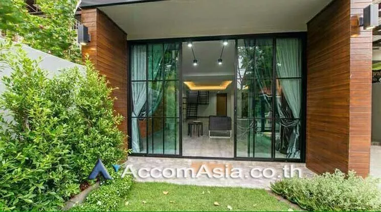 Home Office |  2 Bedrooms  Townhouse For Rent & Sale in Sukhumvit, Bangkok  near BTS Ekkamai (AA15687)