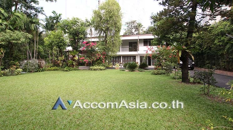 Pet friendly |  2 Bedrooms  House For Rent in Sukhumvit, Bangkok  near BTS Asok - MRT Sukhumvit (AA15692)