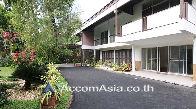 Pet friendly |  2 Bedrooms  House For Rent in Sukhumvit, Bangkok  near BTS Asok - MRT Sukhumvit (AA15692)