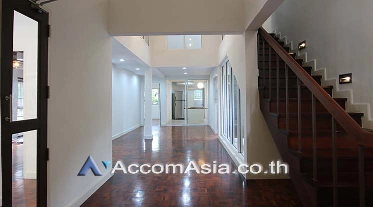 Pet friendly |  2 Bedrooms  House For Rent in Sukhumvit, Bangkok  near BTS Asok - MRT Sukhumvit (AA15692)