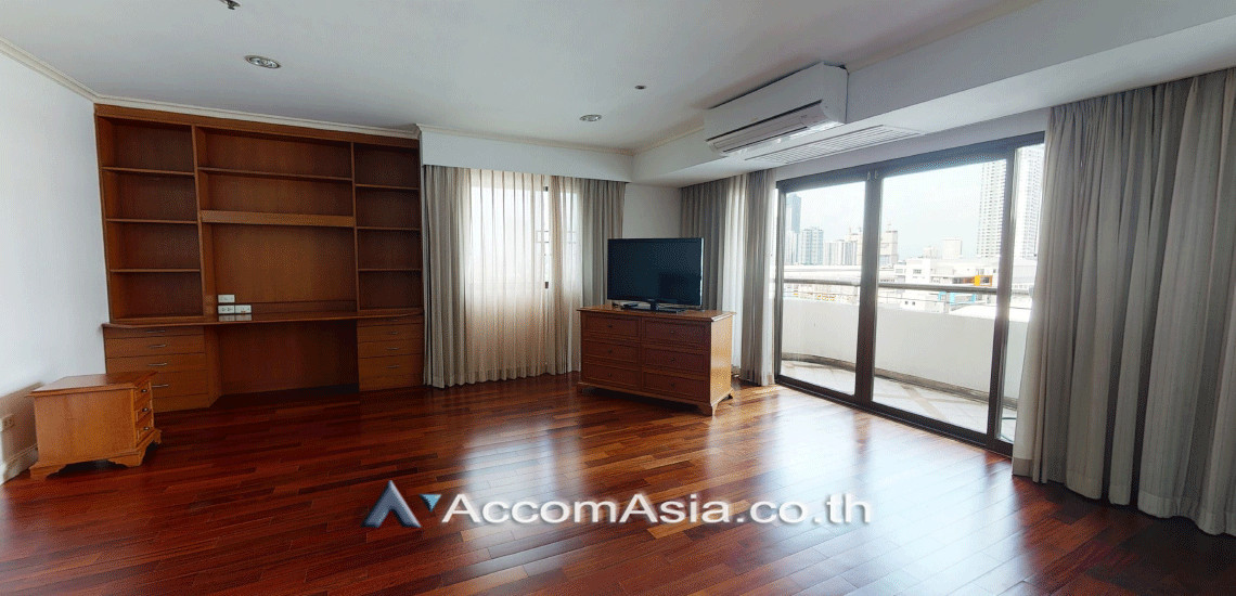 Pet friendly |  3 Bedrooms  Condominium For Rent & Sale in Sukhumvit, Bangkok  near BTS Nana (AA15711)