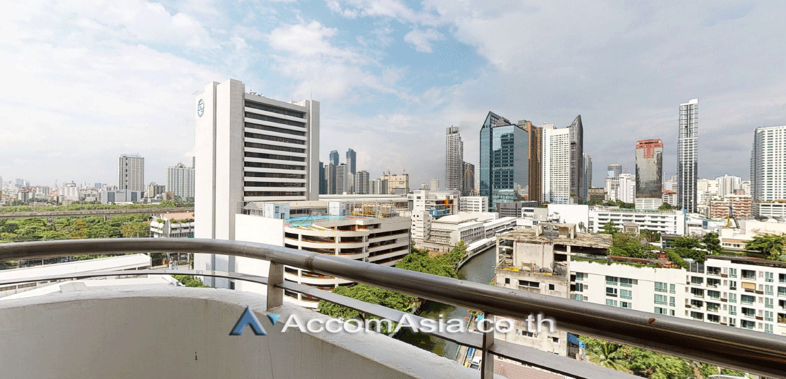 Pet friendly |  3 Bedrooms  Condominium For Rent & Sale in Sukhumvit, Bangkok  near BTS Nana (AA15711)