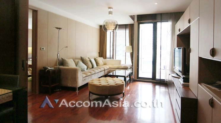  2 Bedrooms  Condominium For Rent in Ploenchit, Bangkok  near BTS Ploenchit (AA15729)