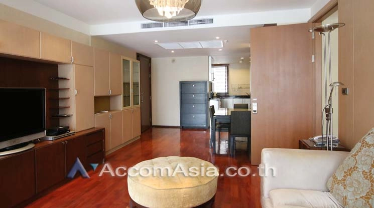  2 Bedrooms  Condominium For Rent in Ploenchit, Bangkok  near BTS Ploenchit (AA15729)