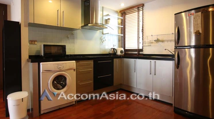  2 Bedrooms  Condominium For Rent in Ploenchit, Bangkok  near BTS Ploenchit (AA15729)