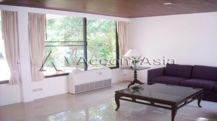 Garden, Private Swimming Pool |  3 Bedrooms  House For Rent in Sukhumvit, Bangkok  near BTS Ekkamai (90521)