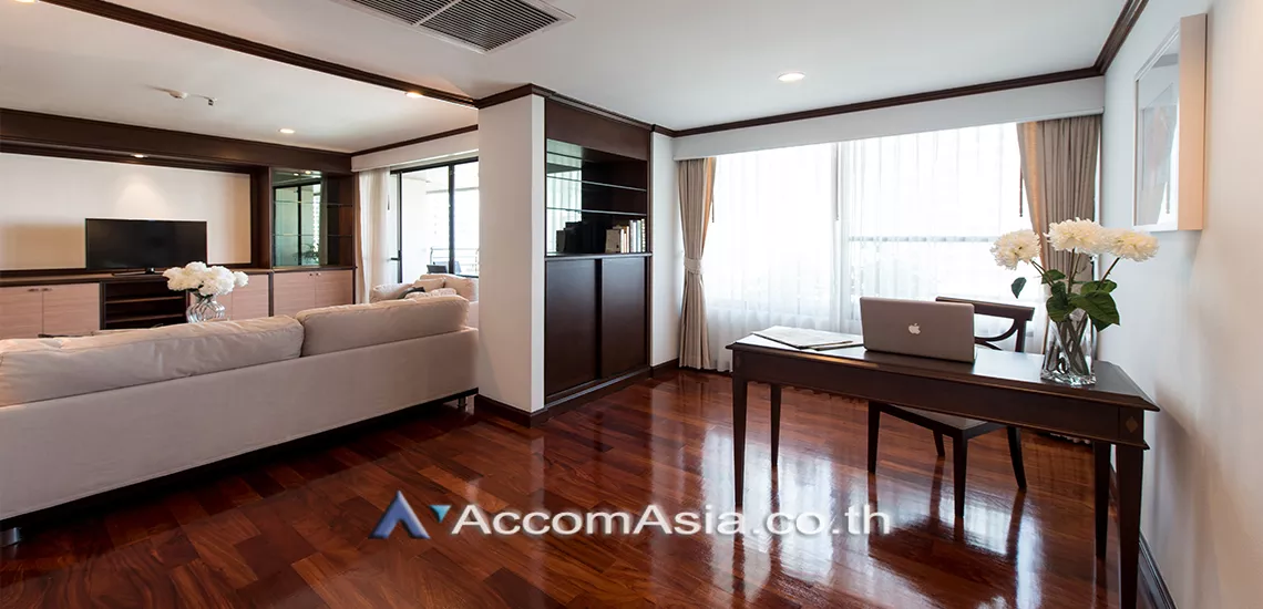 Big Balcony |  3 Bedrooms  Apartment For Rent in Sukhumvit, Bangkok  near BTS Asok - MRT Sukhumvit (AA15909)