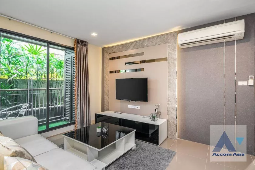  1 Bedroom  Condominium For Rent & Sale in Sukhumvit, Bangkok  near BTS Asok - MRT Sukhumvit (AA15946)