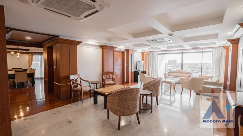  4 Bedrooms  Condominium For Rent in Sukhumvit, Bangkok  near BTS Phrom Phong (21104)