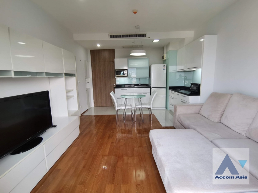  1 Bedroom  Condominium For Rent in Sukhumvit, Bangkok  near BTS Ekkamai (AA16158)