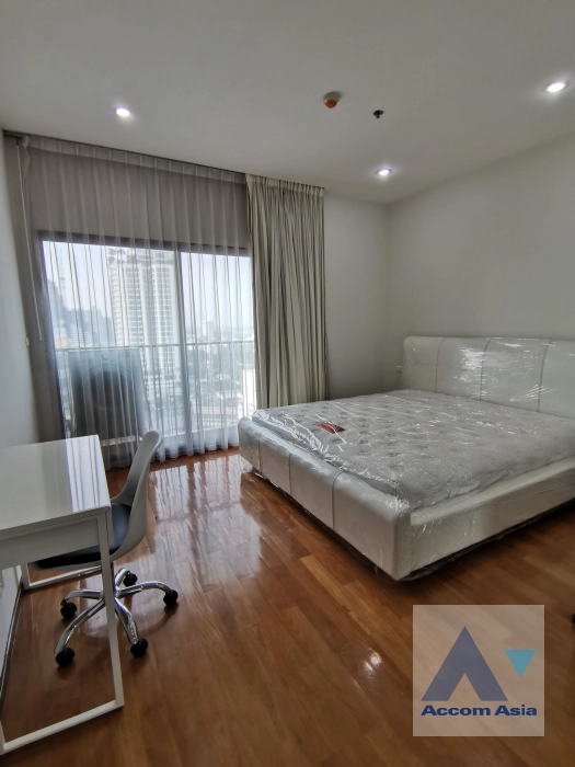  1 Bedroom  Condominium For Rent in Sukhumvit, Bangkok  near BTS Ekkamai (AA16158)