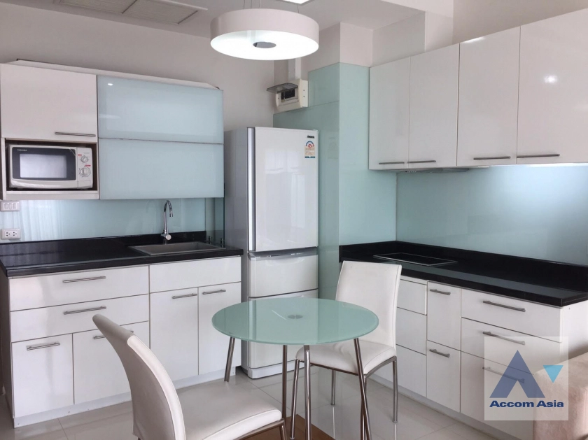  1 Bedroom  Condominium For Rent in Sukhumvit, Bangkok  near BTS Ekkamai (AA16158)