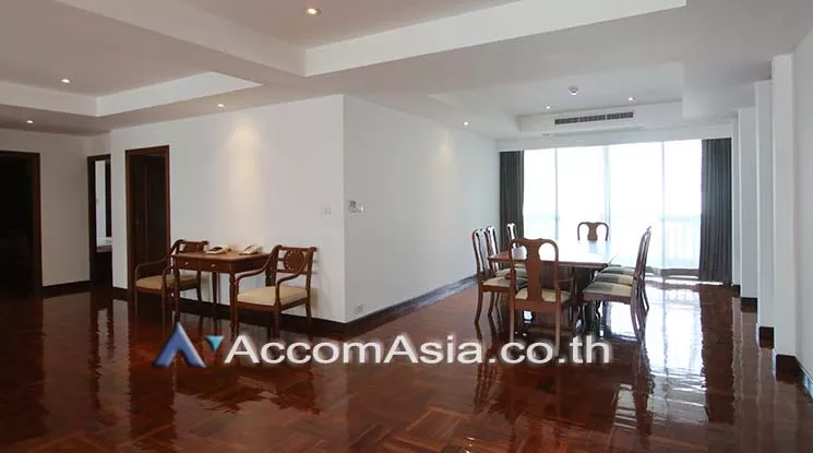  3 Bedrooms  Apartment For Rent in Sukhumvit, Bangkok  near BTS Nana (AA16182)