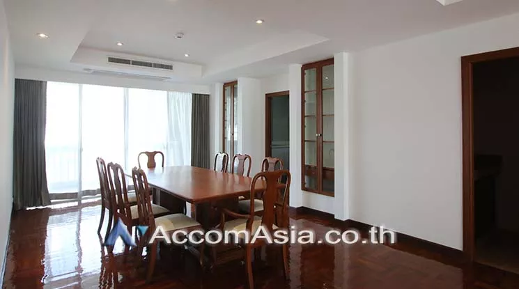  3 Bedrooms  Apartment For Rent in Sukhumvit, Bangkok  near BTS Nana (AA16182)