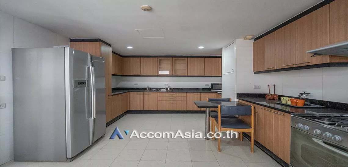 Pet friendly |  3 Bedrooms  Apartment For Rent in Sukhumvit, Bangkok  near BTS Phrom Phong (AA16184)