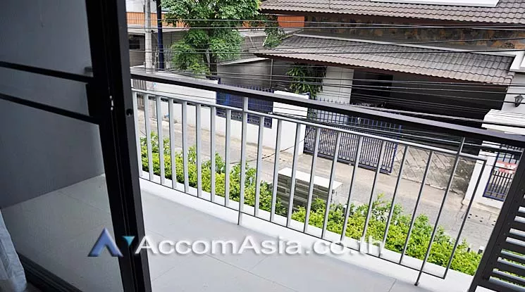  1 Bedroom  Apartment For Rent in Sukhumvit, Bangkok  near BTS Thong Lo (AA16203)