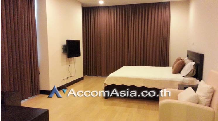  2 Bedrooms  Condominium For Rent in Ploenchit, Bangkok  near BTS Chitlom (AA16238)