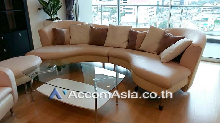  2 Bedrooms  Condominium For Rent in Ploenchit, Bangkok  near BTS Chitlom (AA16238)