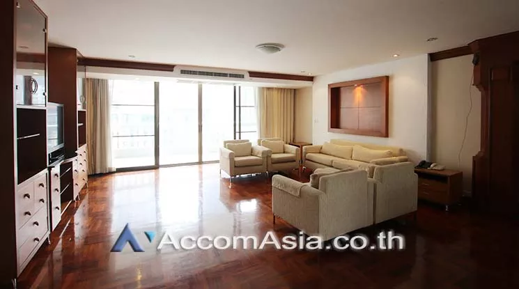  3 Bedrooms  Apartment For Rent in Sukhumvit, Bangkok  near BTS Phrom Phong (AA16268)