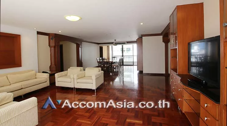  3 Bedrooms  Apartment For Rent in Sukhumvit, Bangkok  near BTS Phrom Phong (AA16268)