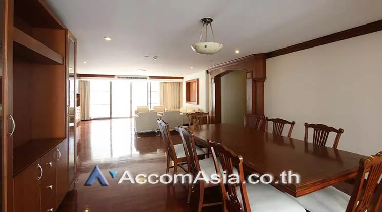  3 Bedrooms  Apartment For Rent in Sukhumvit, Bangkok  near BTS Phrom Phong (AA16268)