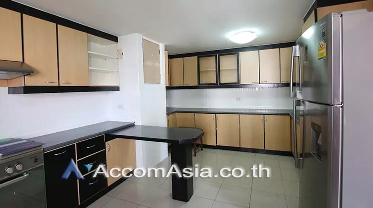  3 Bedrooms  Apartment For Rent in Sukhumvit, Bangkok  near BTS Phrom Phong (AA16268)