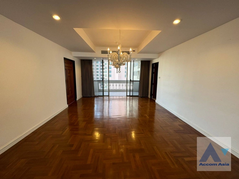 Big Balcony, Pet friendly |  Peaceful Living Space Apartment  3 Bedroom for Rent MRT Sukhumvit in Sukhumvit Bangkok